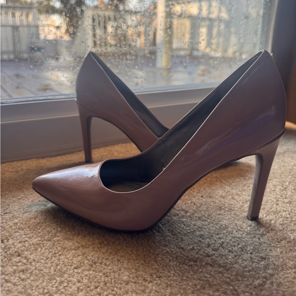 Nude/Taupe pump heels